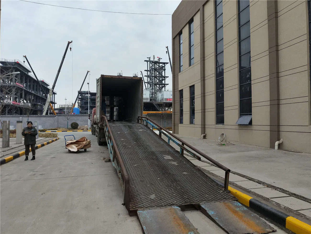 WCB High-Performance Solvent-Based Intumescent Coating: Fire Resistance for Steel Structures — Outdoor